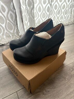 Women's Slip Resistant MOZO 8.5 Black Wedge Slip-On Shoes with Cushioned Suppor